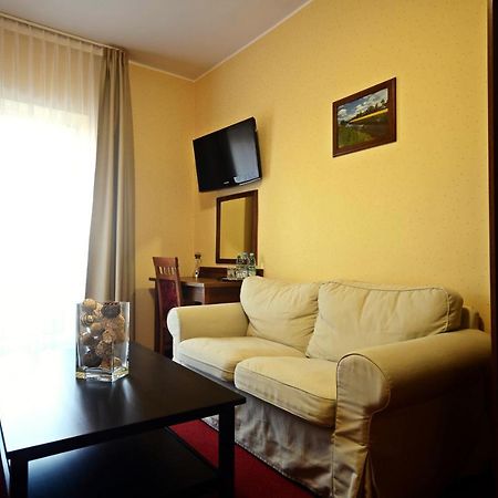 Chopin Hotel Pruszcz Gdański Buitenkant foto