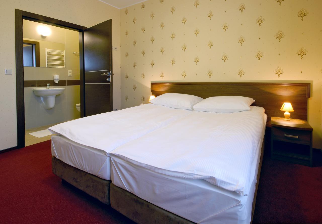 Chopin Hotel Pruszcz Gdański Buitenkant foto