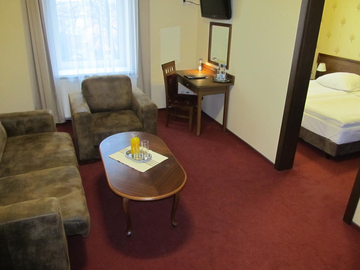 Chopin Hotel Pruszcz Gdański Buitenkant foto