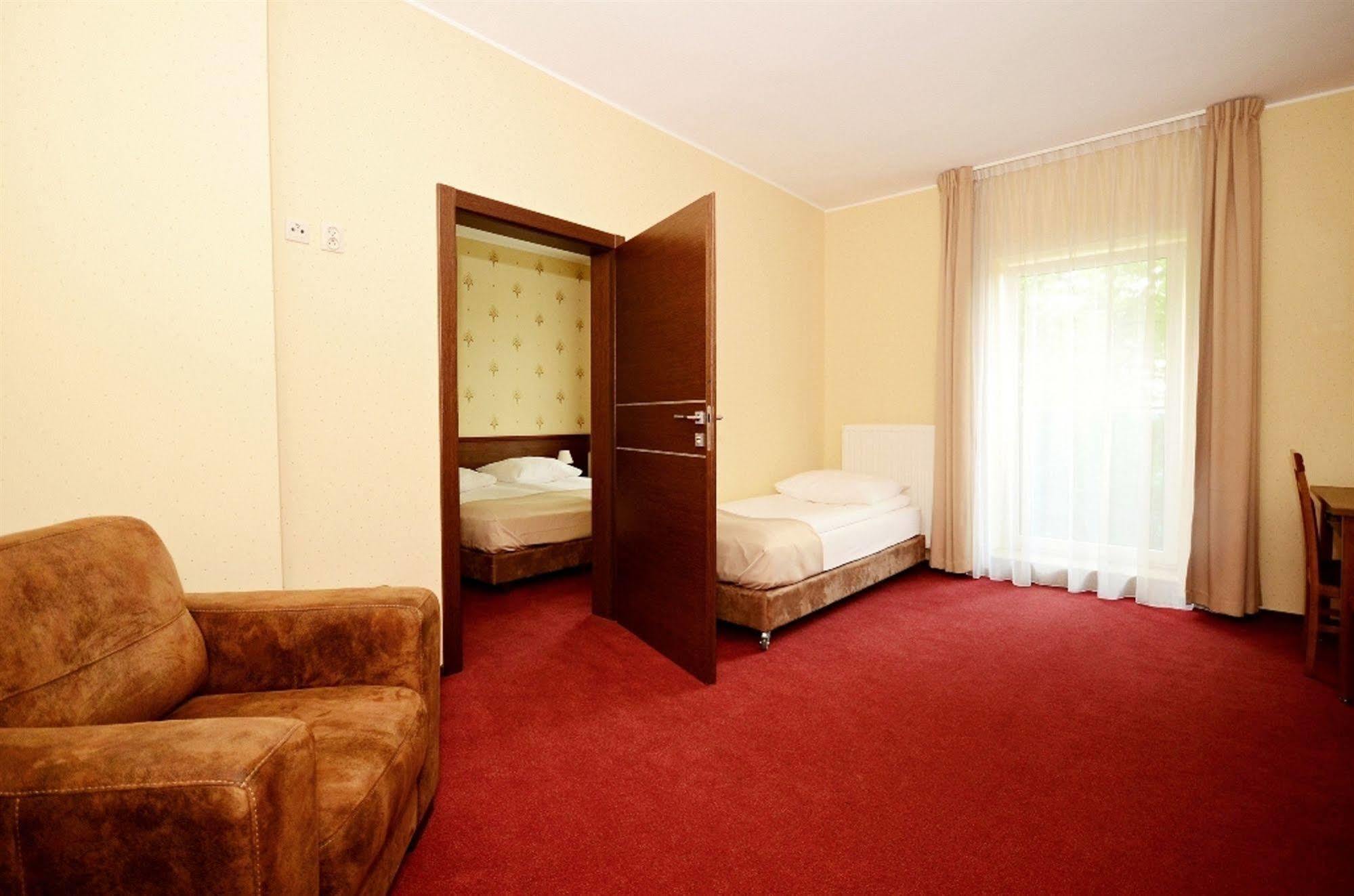 Chopin Hotel Pruszcz Gdański Buitenkant foto