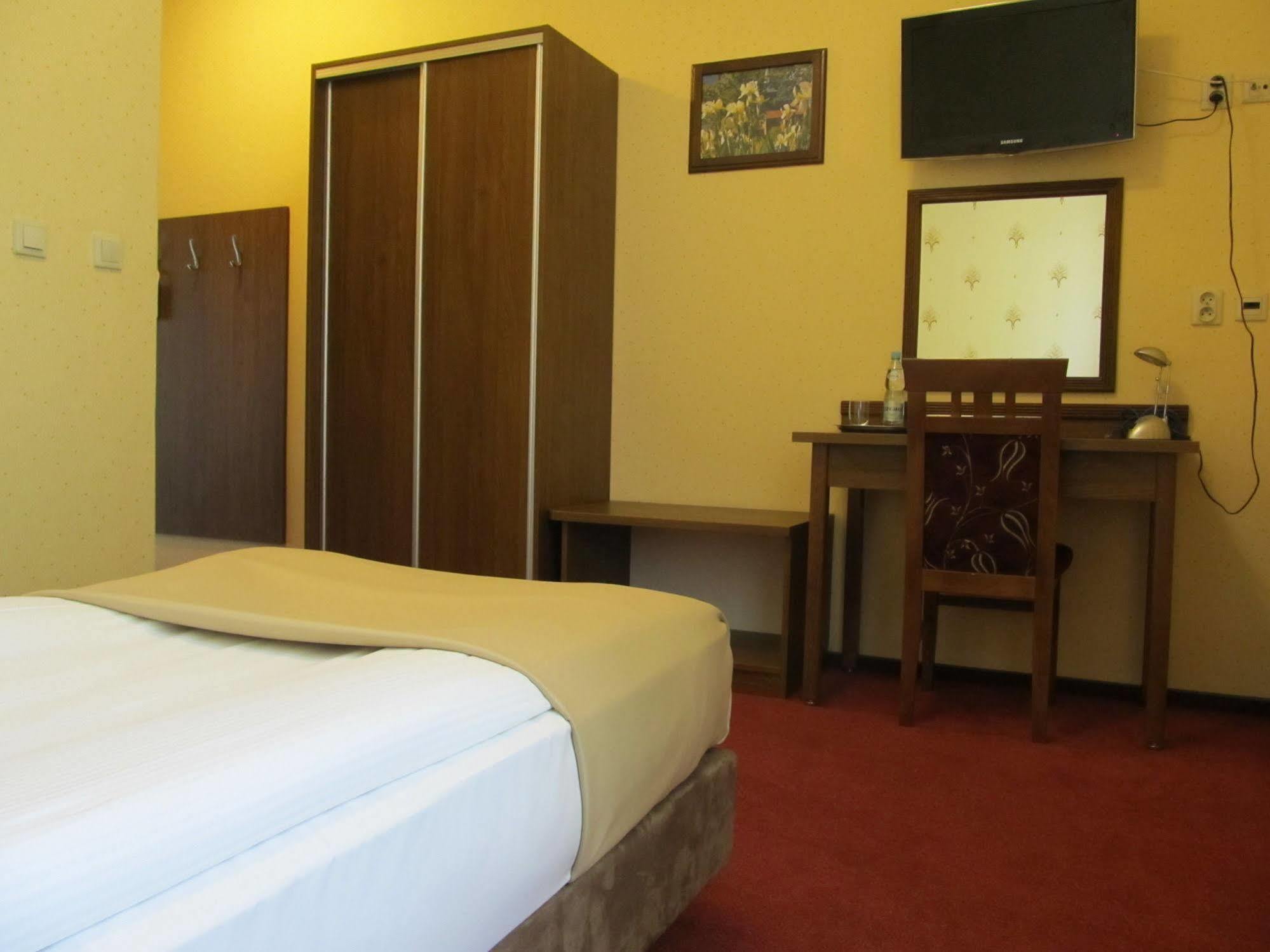 Chopin Hotel Pruszcz Gdański Buitenkant foto
