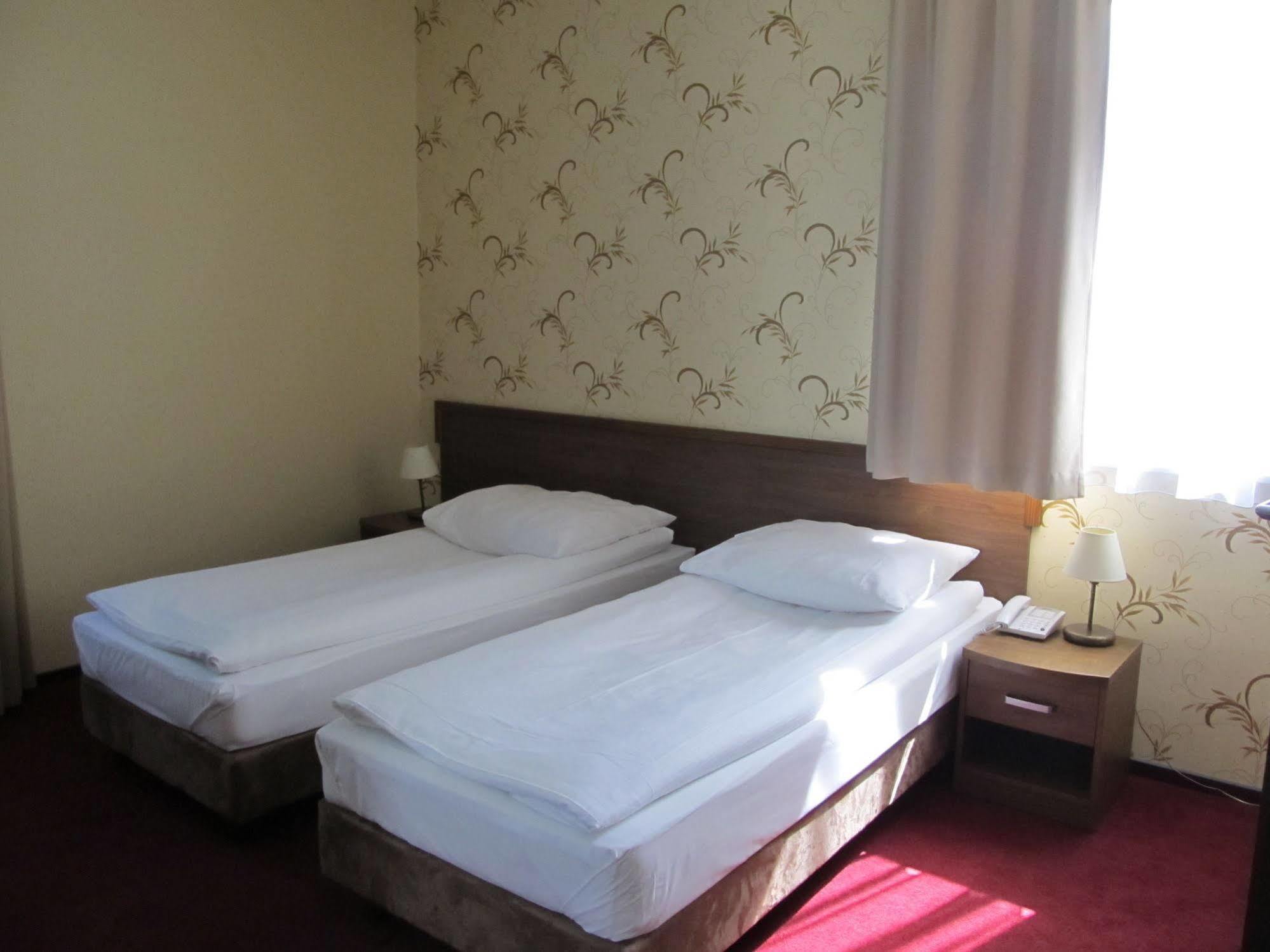 Chopin Hotel Pruszcz Gdański Buitenkant foto