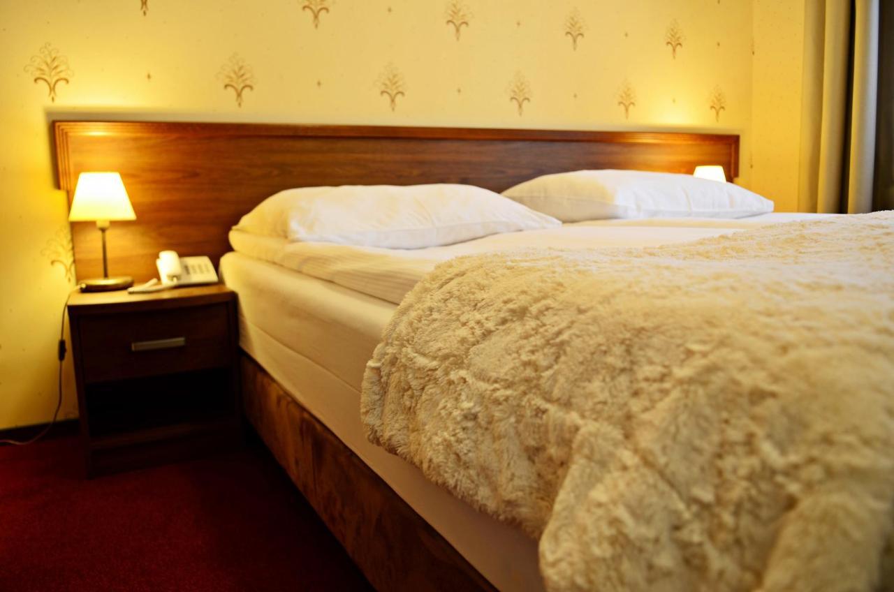 Chopin Hotel Pruszcz Gdański Buitenkant foto